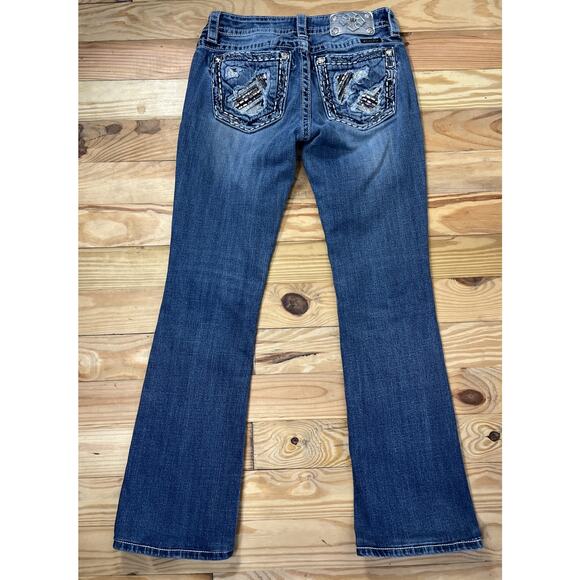 Miss Me Jeans 26 Women's Signature Bootcut Low Rise Distressed Medium Wash - Picture 1 of 7
